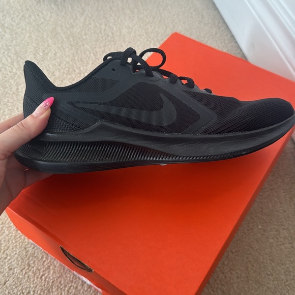 Woman Nike shoes - Picture 3 of 6